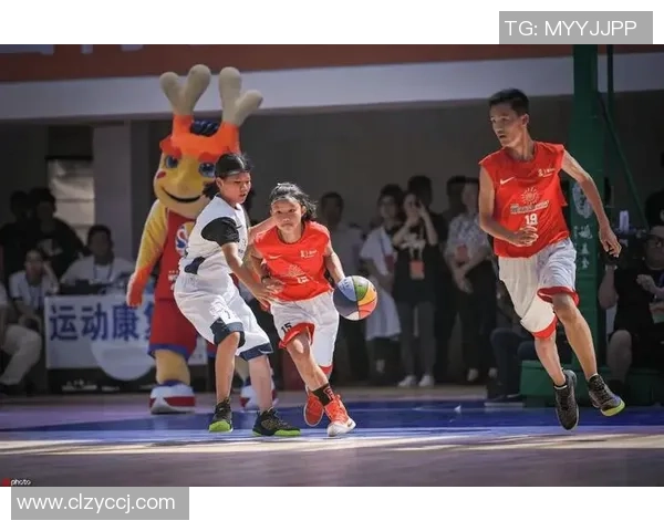 莫布里与姚明畅谈篮球梦想与未来发展之路