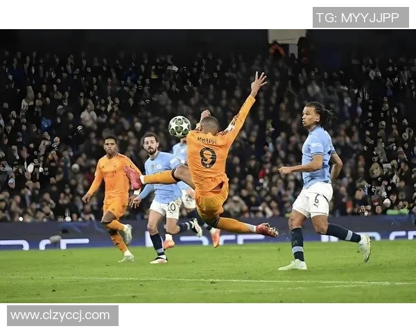 欧冠大战：皇马逆转那不勒斯引发转会风波全场沸腾